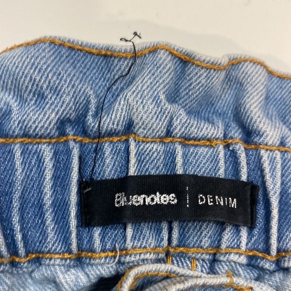 ❗2/$20❗High Rise Mom Jeans Distressed Bluenote size small - Picture 6 of 8